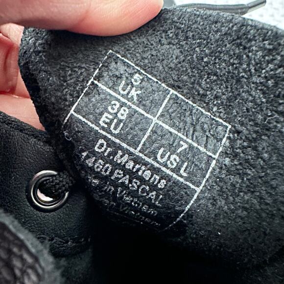 Doc Martens 1460 Pascal Black Leather Virginia Lace Up 8 Eyelet Boots 7 w/ Box - Picture 8 of 10